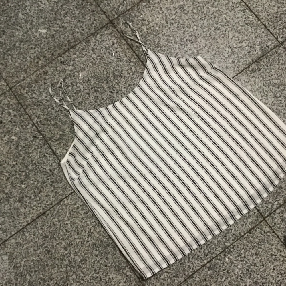 Smalli spaghetti strap blouse